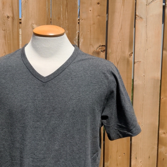 NWT - Basic v-neck t-shirt - Picture 1 of 4